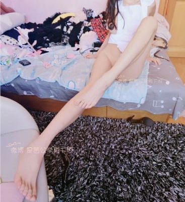 娇妻宾馆被三根粗大的夹击_超清超清免费观看